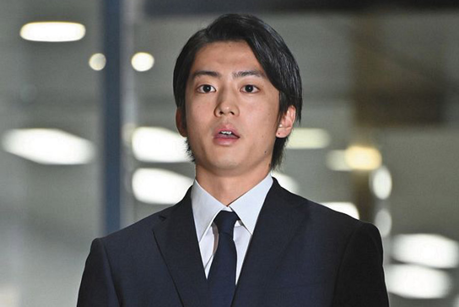 【朗報】伊藤健太郎、90度のお辞儀をしても髪型が乱れないと話題に！