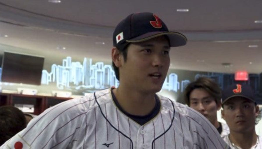【画像】大谷翔平さん、ただの阪神ファンのおじさんに帽子を脱いで握手